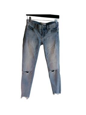 Free People Distressed Skinny Jeans Women’s 25 Light Wash Raw Hem